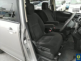 NISSAN SERENA 2010
