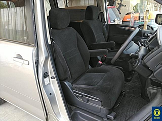 NISSAN SERENA 2010