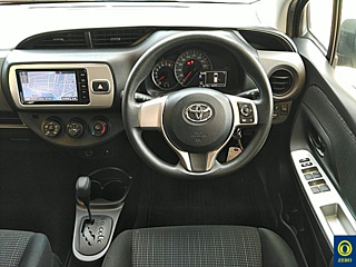 TOYOTA VITZ 2015