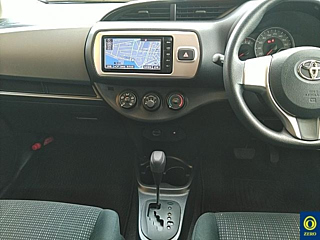TOYOTA VITZ 2015