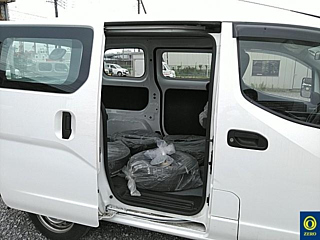 NISSAN NV200 2021