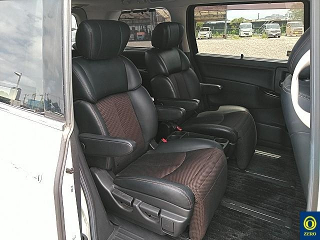 NISSAN ELGRAND 2010