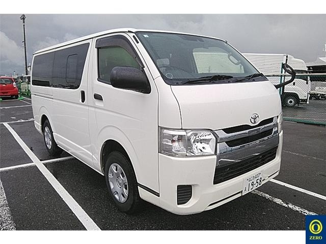 TOYOTA HIACE VAN 2018