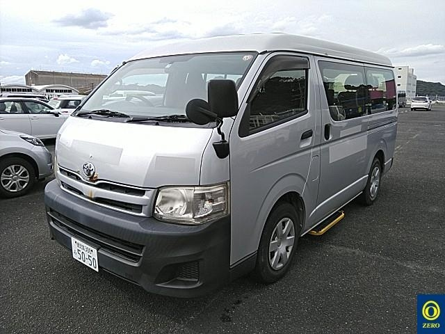 TOYOTA HIACE 2011
