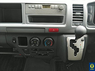 TOYOTA HIACE 2011