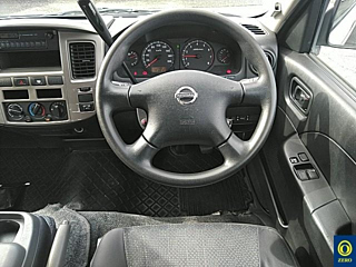 NISSAN CARAVAN BUS 2009