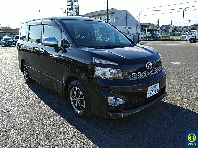 TOYOTA VOXY 2011