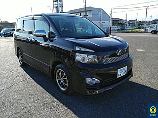 TOYOTA VOXY 2011