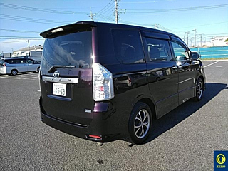 TOYOTA VOXY 2011