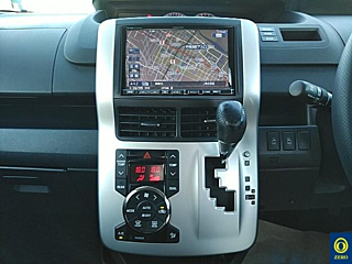 TOYOTA VOXY 2011
