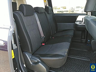 TOYOTA VOXY 2011