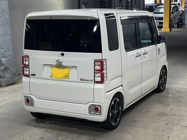 DAIHATSU WAKE 2015
