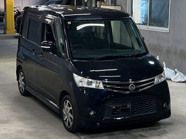 NISSAN ROOX 2013