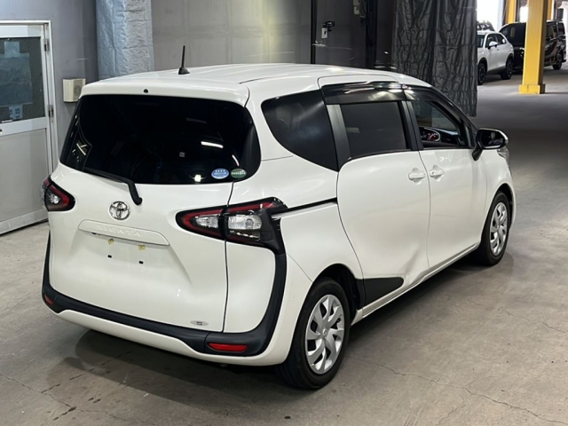 TOYOTA SIENTA 2015