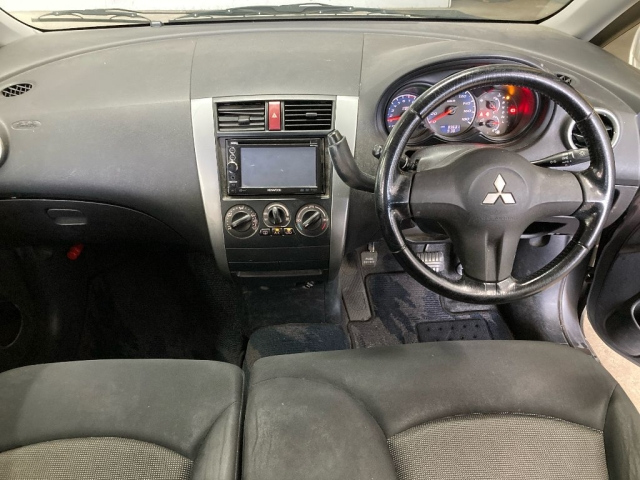 MITSUBISHI COLT 2011