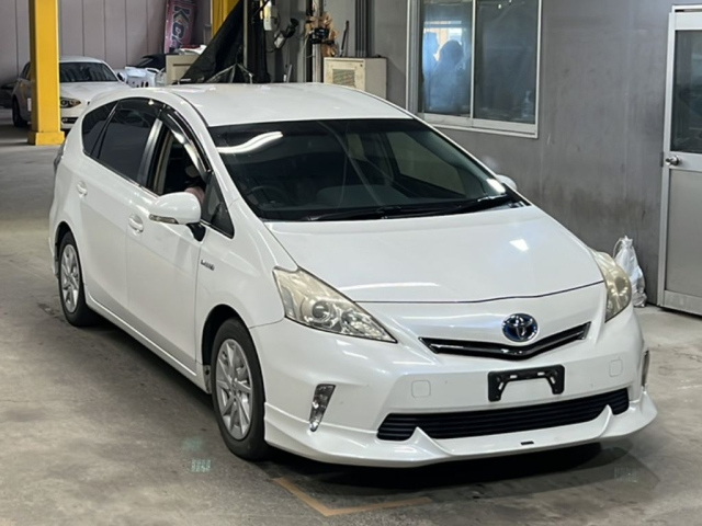 TOYOTA PRIUS ALPHA 2013