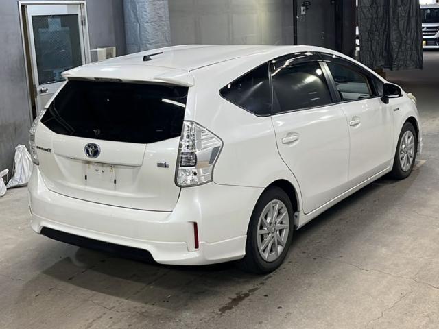 TOYOTA PRIUS ALPHA 2013