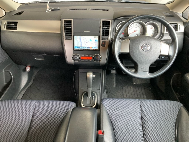 NISSAN TIIDA 2010