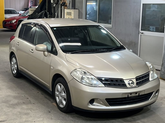 NISSAN TIIDA 2010