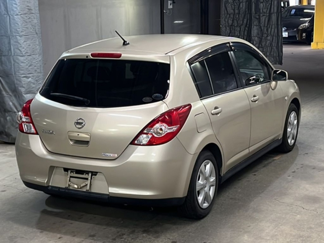NISSAN TIIDA 2010