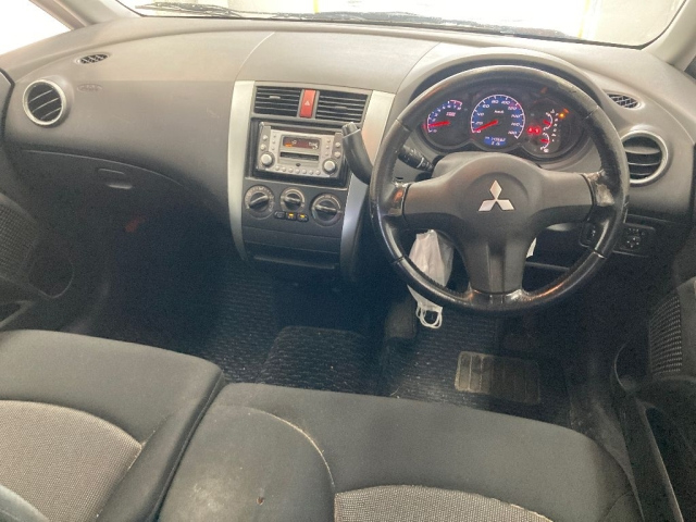 MITSUBISHI COLT 2010