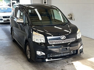 TOYOTA VOXY 2013