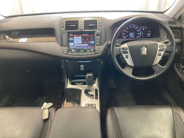 TOYOTA CROWN 2012