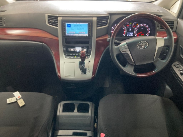 TOYOTA VELLFIRE 2009
