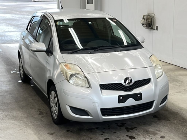 TOYOTA VITZ 2010