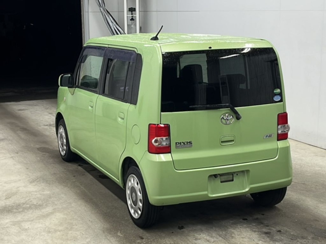 TOYOTA PIXIS SPACE 2014