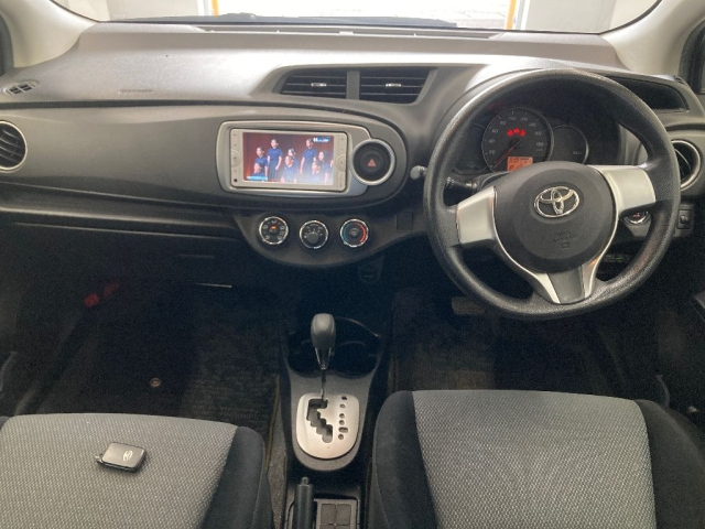 TOYOTA VITZ 2012
