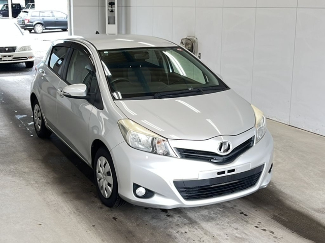 TOYOTA VITZ 2012