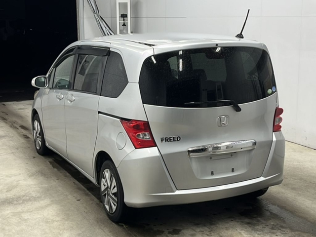 HONDA FREED 2010