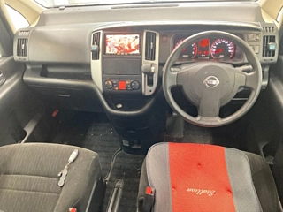 NISSAN SERENA 2010