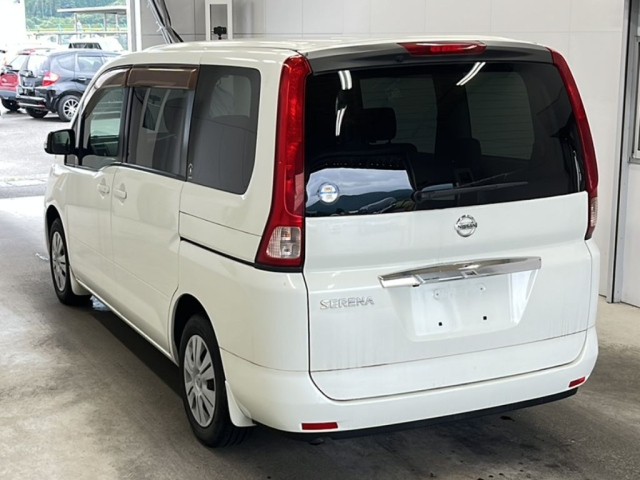 NISSAN SERENA 2010