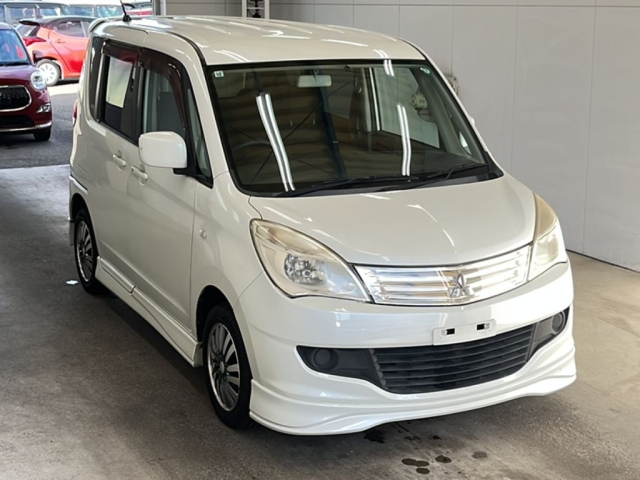 MITSUBISHI DELICA D2 2011