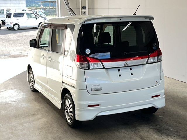 MITSUBISHI DELICA D2 2011