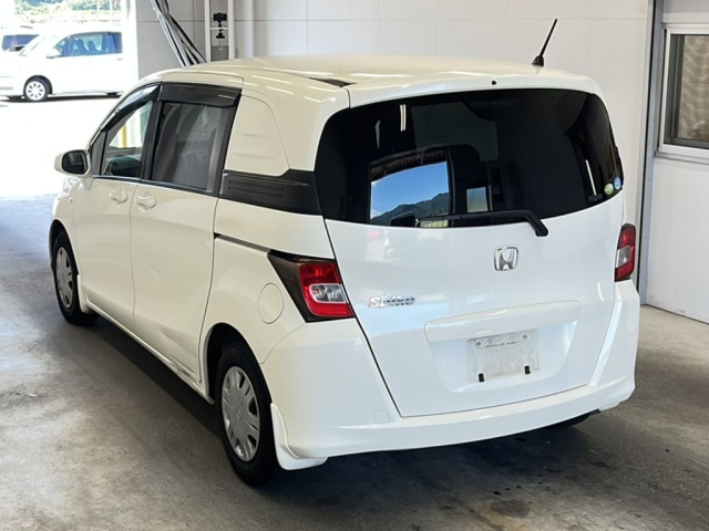HONDA FREED 2010