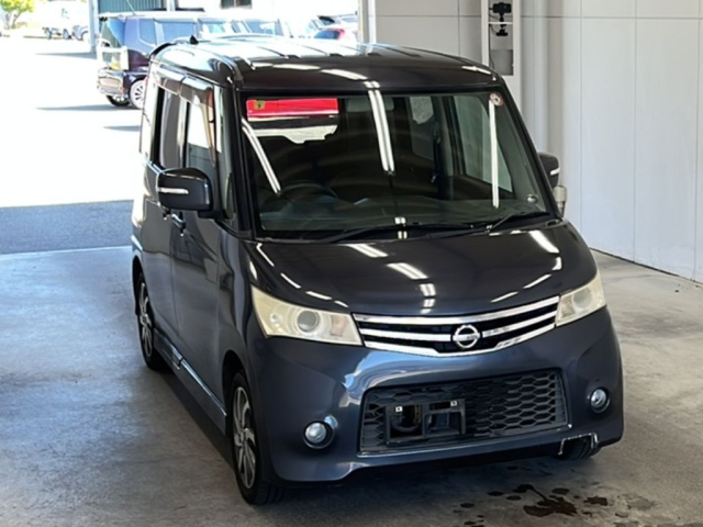 NISSAN ROOX 2010