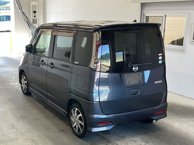 NISSAN ROOX 2010