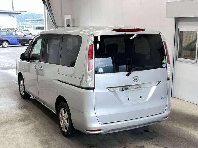 NISSAN SERENA 2013