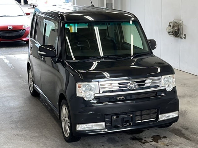 TOYOTA PIXIS SPACE 2012