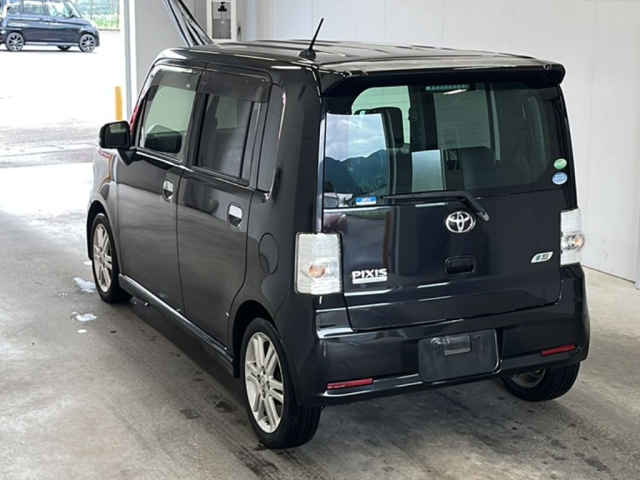 TOYOTA PIXIS SPACE 2012