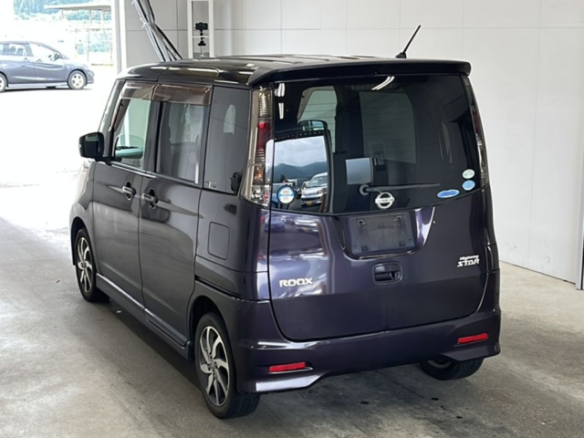 NISSAN ROOX 2010