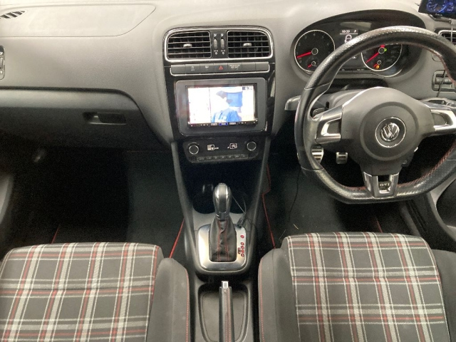 VOLKSWAGEN POLO 2013