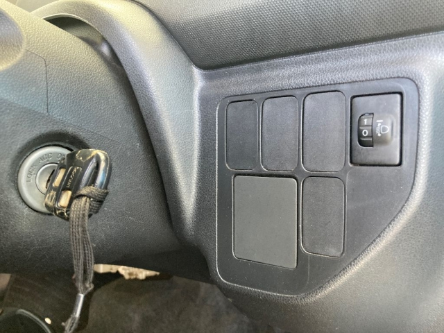DAIHATSU ESSE 2011