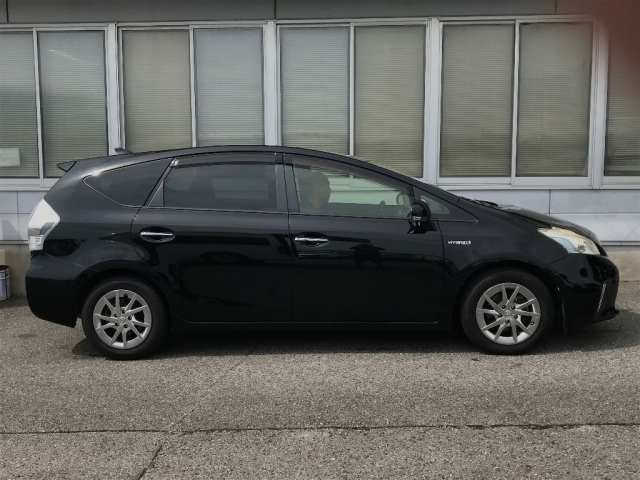 TOYOTA PRIUS ALPHA 2014