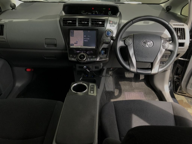 TOYOTA PRIUS ALPHA 2014