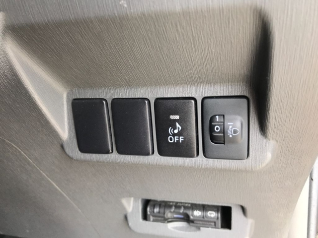 TOYOTA PRIUS ALPHA 2014