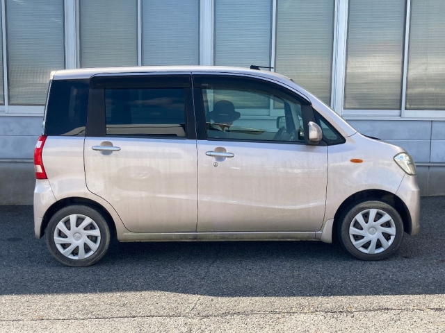 SUBARU LUCRA 2012